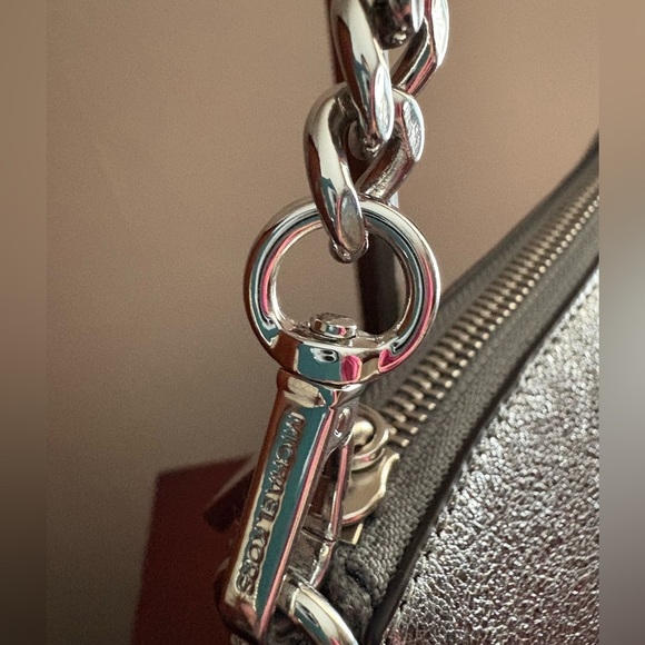 Michael Kors Jet Set Bag in Metallic Silver Leather - Picture 15 of 16